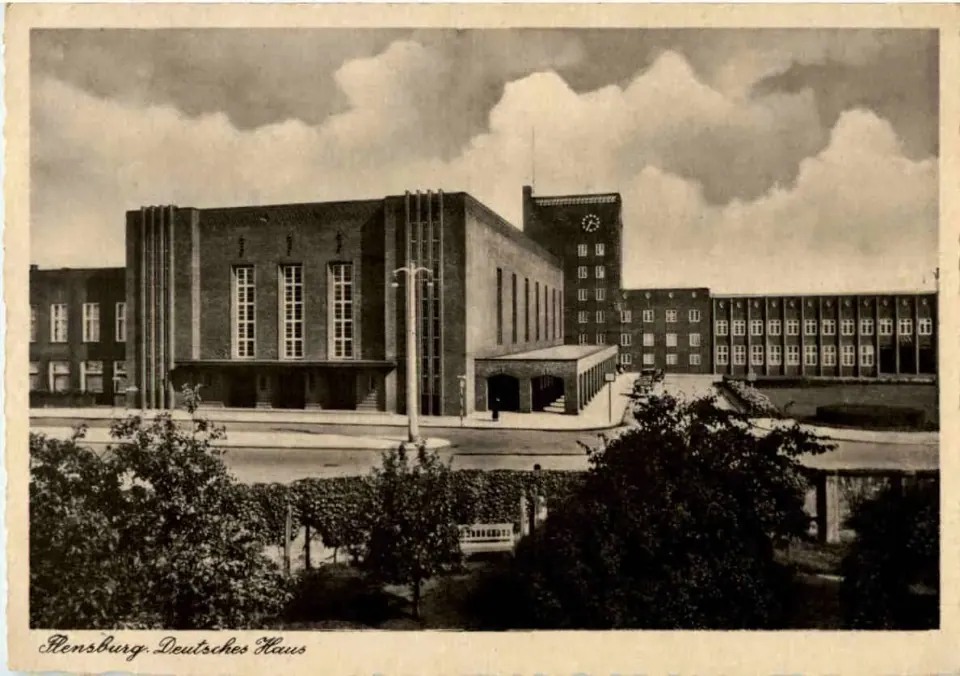 Historische Postkarte des Deutschen Hauses in Flensburg, erbaut 1930 als 'Reichs Dank für Deutsche Treue' nach der Volksabstimmung von 1920