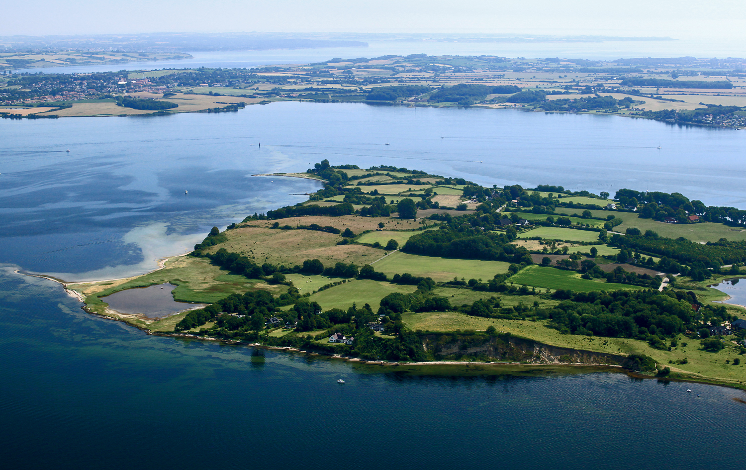 Luftaufnahme der Halbinsel Holnis mit Steilküste und Flensburger Förde